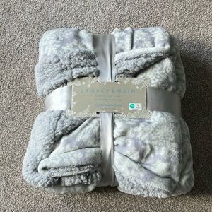 Brand New Paper Store Exclusive Luxury Sherpa Throw